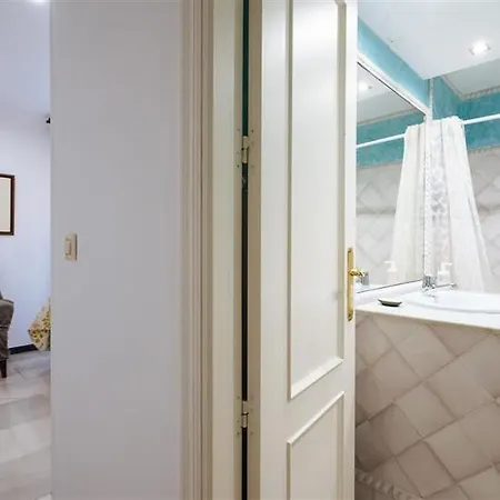 Atanasio Barron- Free Parking Apartment