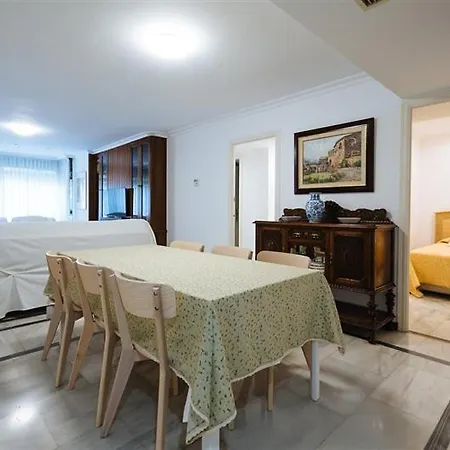 Atanasio Barron- Free Parking Apartment Seville
